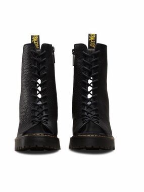 NWB // Doc martens Carmelita boots